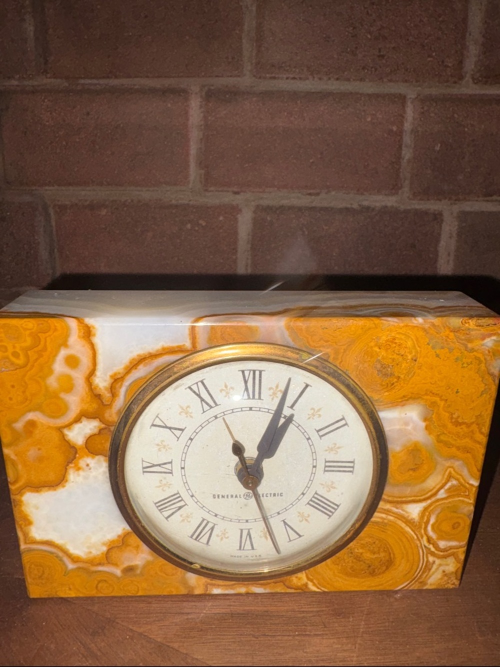 Mid-Century Orange Agate Alarm Clock with Roman Dial 70s Vintage - Picture 11 of 14